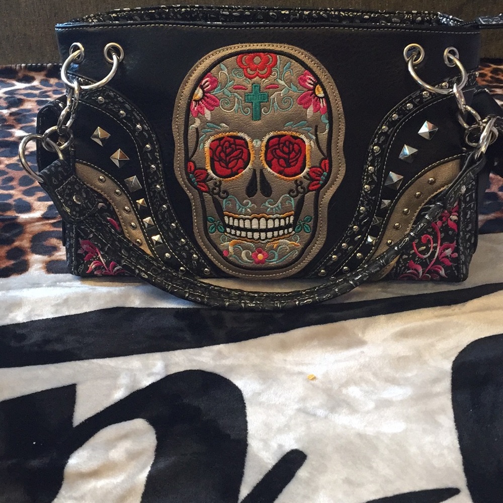 Beautiful sugar skull purse :)